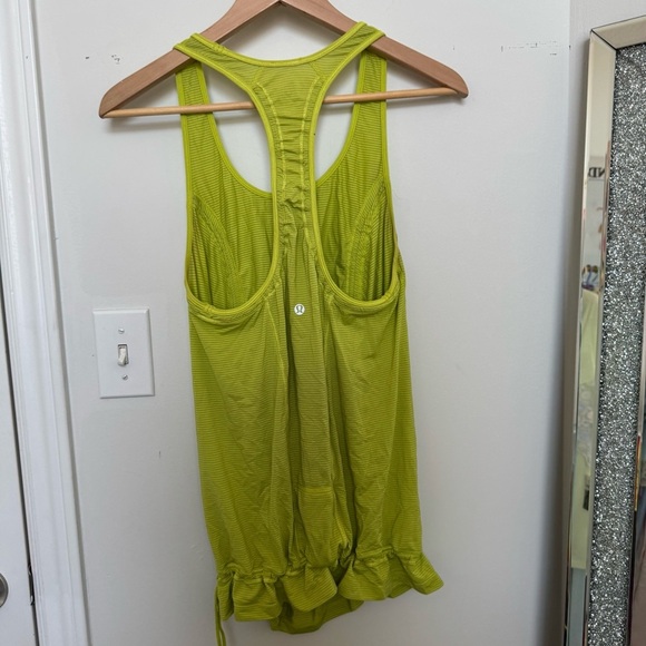 Lululemon Lime Green Sleeveless Women's Top 10 - Picture 3 of 3